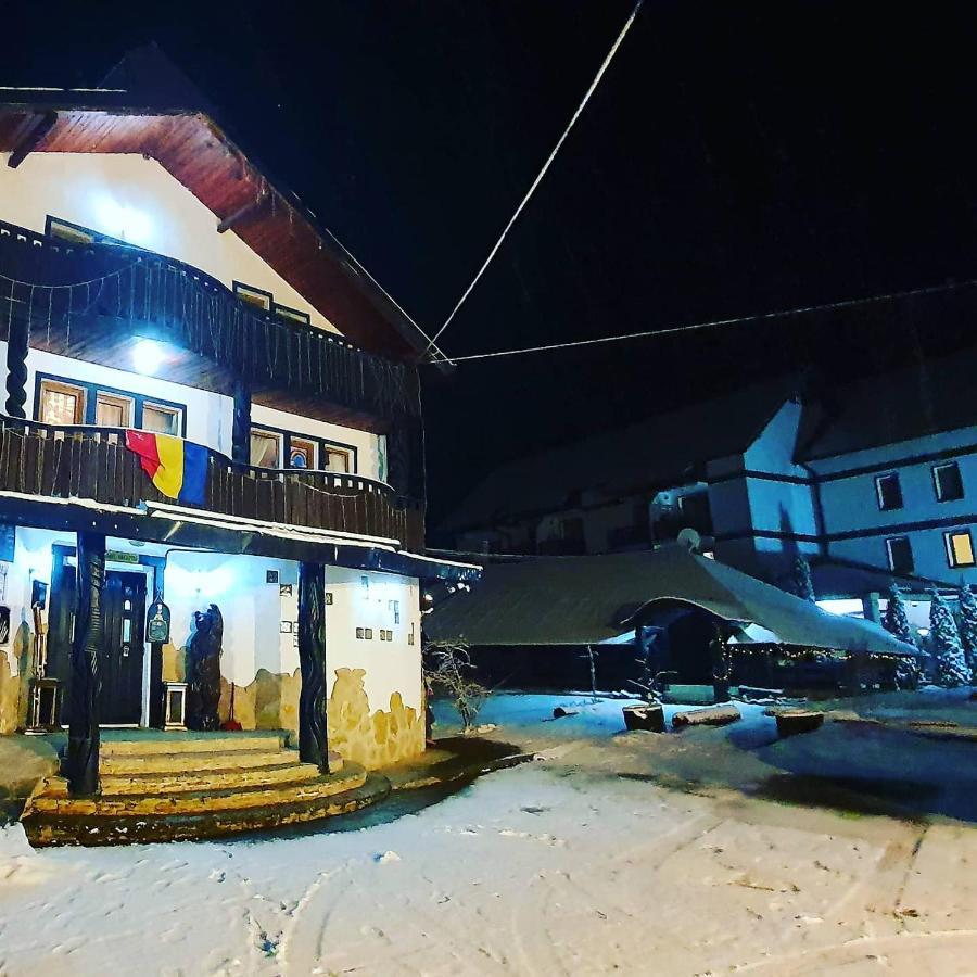 Casa Octavian Hotel Sucevita Esterno foto