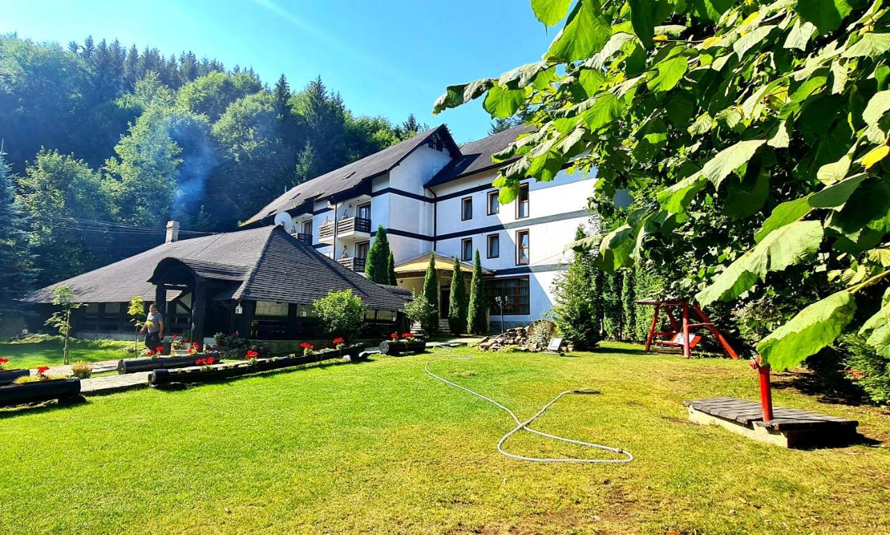 Casa Octavian Hotel Sucevita Esterno foto
