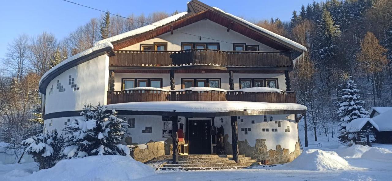 Casa Octavian Hotel Sucevita Esterno foto