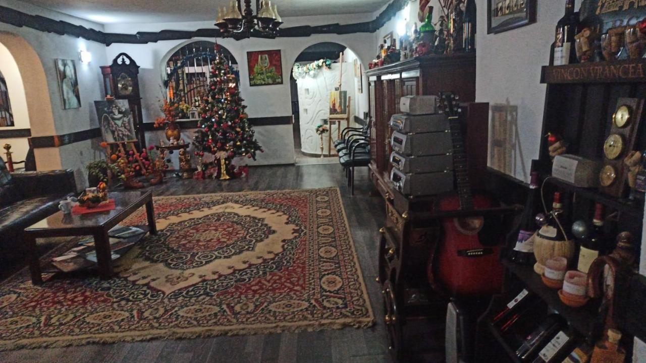 Casa Octavian Hotel Sucevita Esterno foto