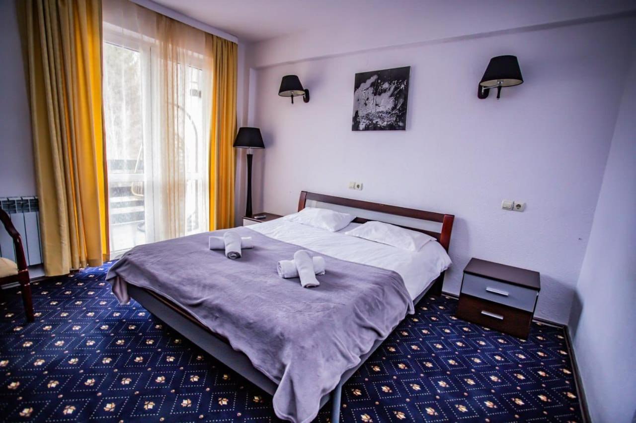 Casa Octavian Hotel Sucevita Esterno foto