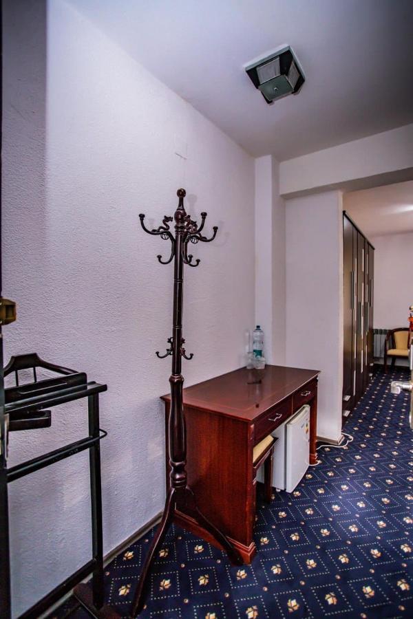 Casa Octavian Hotel Sucevita Esterno foto