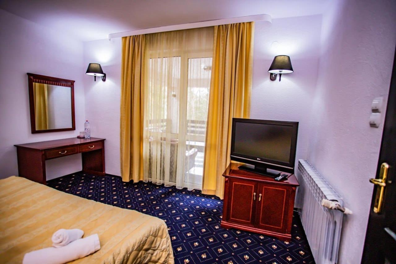 Casa Octavian Hotel Sucevita Esterno foto