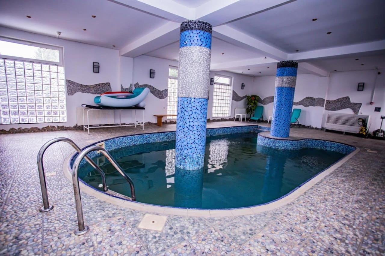 Casa Octavian Hotel Sucevita Esterno foto