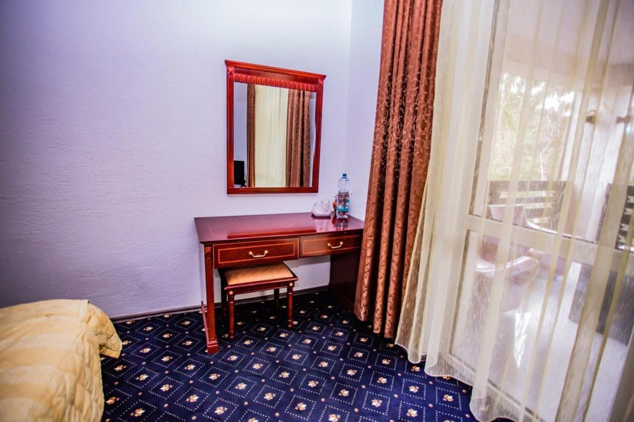 Casa Octavian Hotel Sucevita Esterno foto