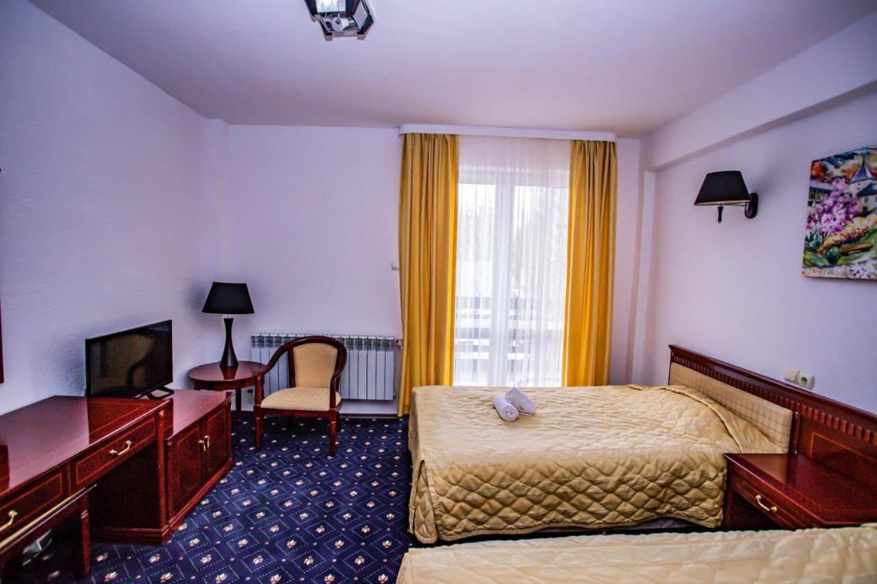 Casa Octavian Hotel Sucevita Esterno foto