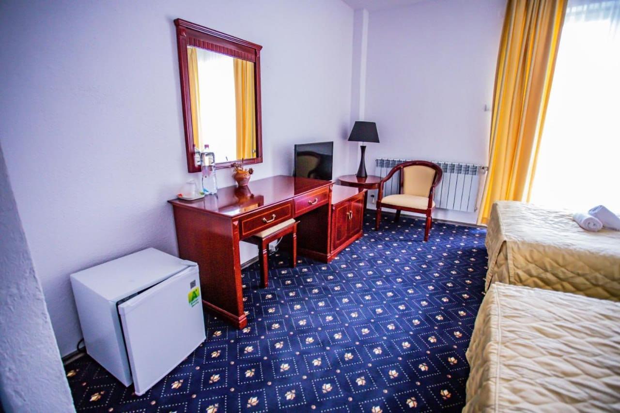 Casa Octavian Hotel Sucevita Esterno foto