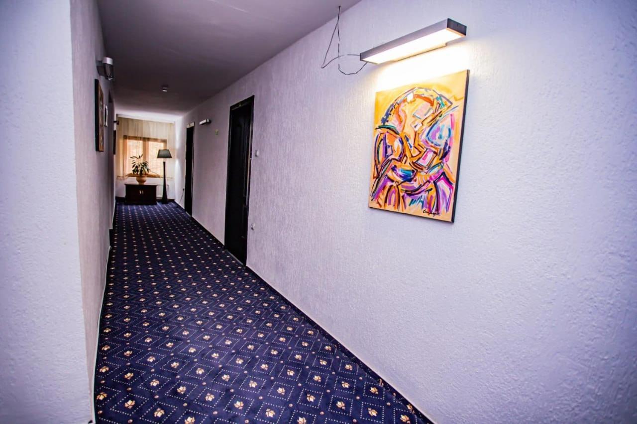 Casa Octavian Hotel Sucevita Esterno foto