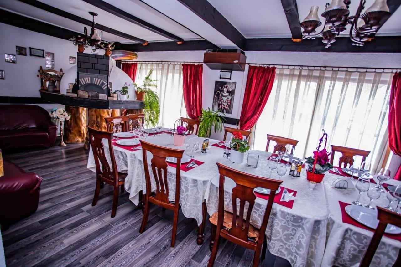 Casa Octavian Hotel Sucevita Esterno foto