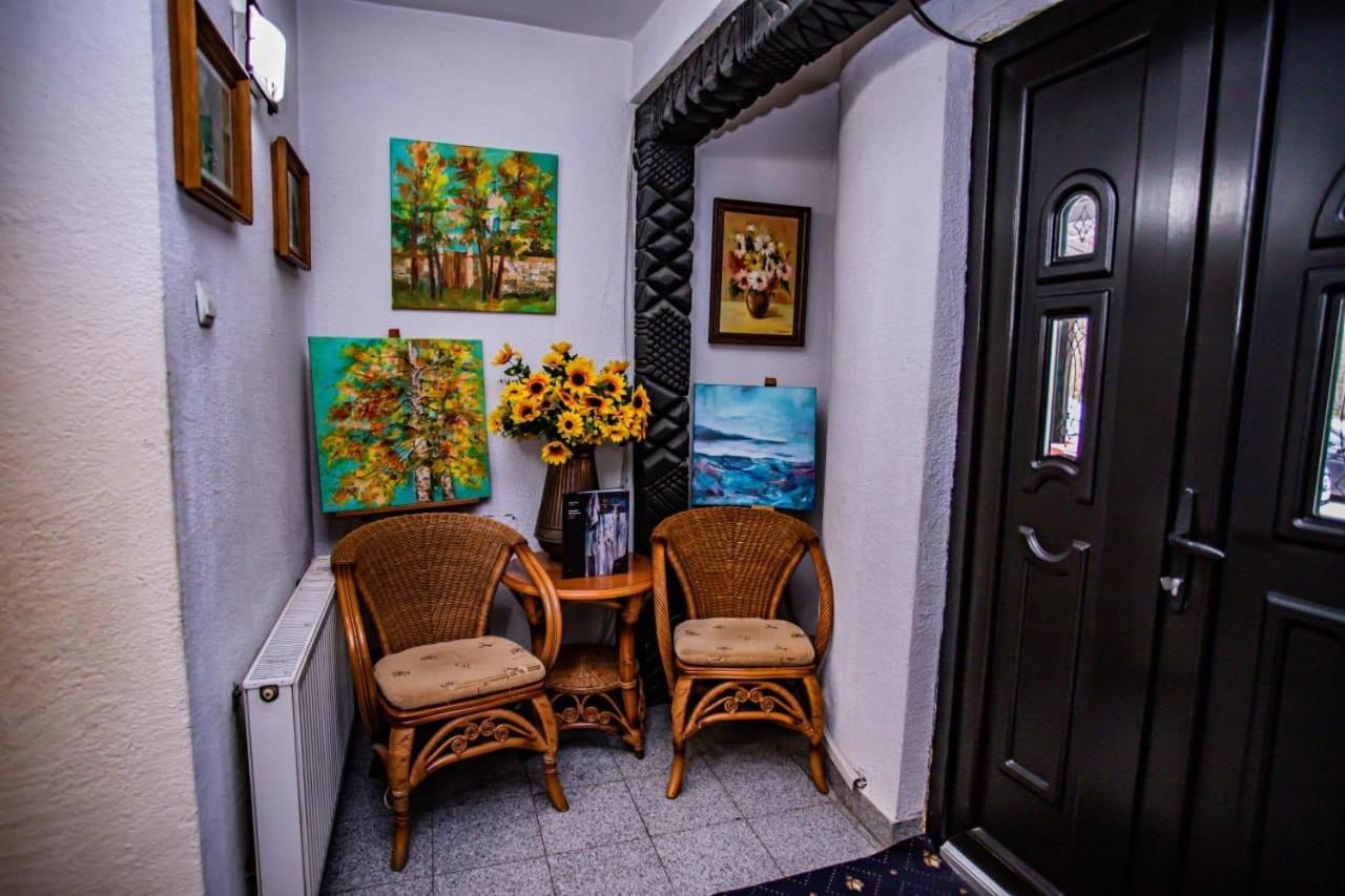 Casa Octavian Hotel Sucevita Esterno foto