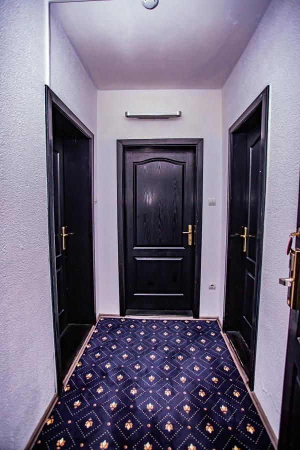 Casa Octavian Hotel Sucevita Esterno foto