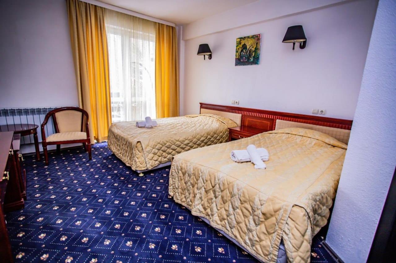 Casa Octavian Hotel Sucevita Esterno foto