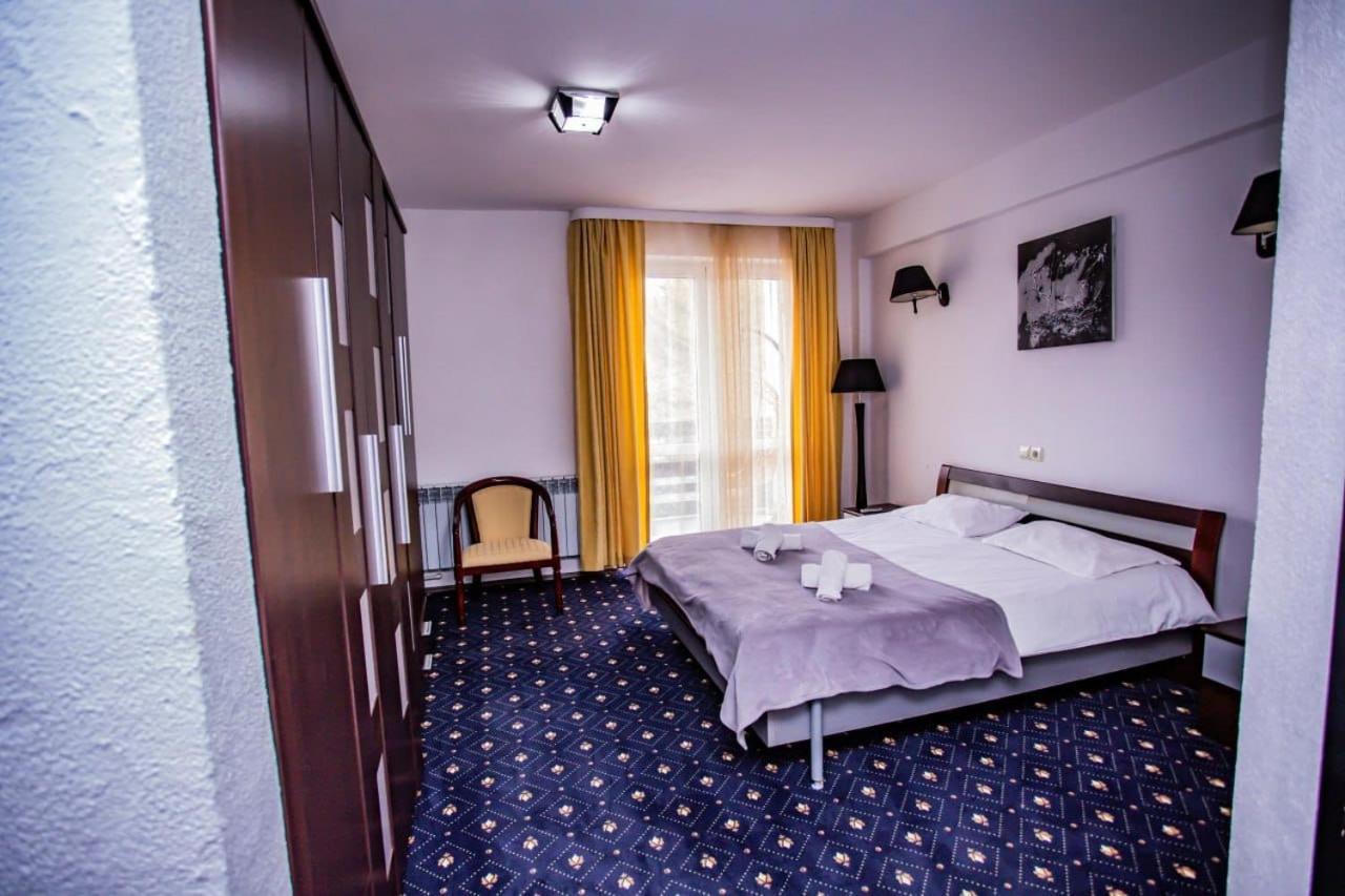 Casa Octavian Hotel Sucevita Esterno foto