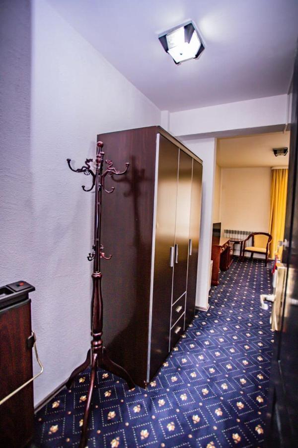 Casa Octavian Hotel Sucevita Esterno foto