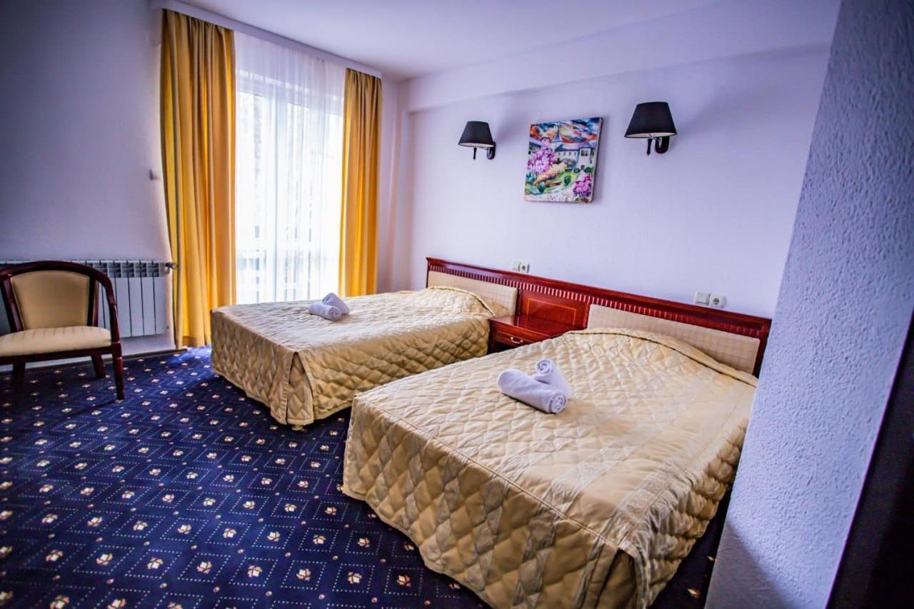 Casa Octavian Hotel Sucevita Esterno foto