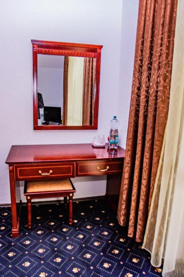 Casa Octavian Hotel Sucevita Esterno foto